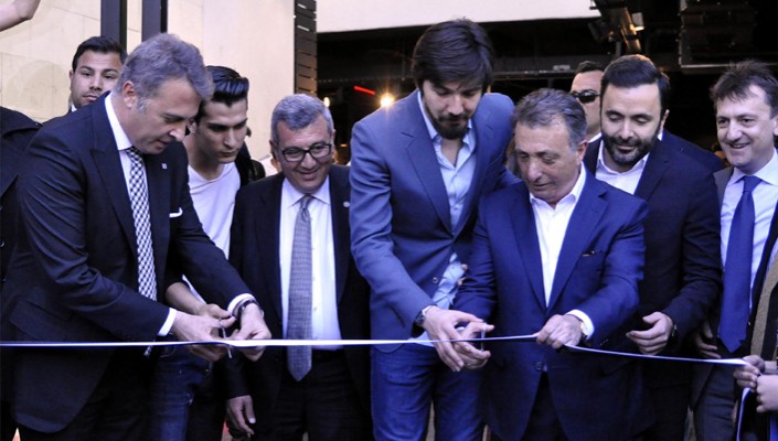 Vodafone Arena Kartal Yuvası Mağazamızın Resmi Açılışı Yapıldı Vodafone Arena Kartal Yuvası Mağazamızın Resmi Açılışı Yapıldı