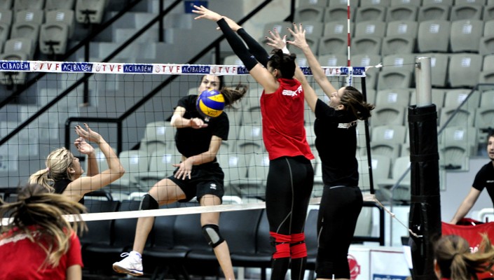 Bayan Voleybol Takımımız Yeni Sezona Hazırlanıyor Bayan Voleybol Takımımız Yeni Sezona Hazırlanıyor