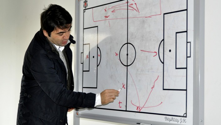 Altyapı Antrenörlerimiz Haftalık Maç Analiz Toplantılarını Yaptı Altyapı Antrenörlerimiz Haftalık Maç Analiz Toplantılarını Yaptı