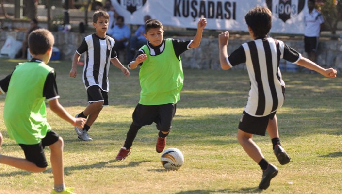 BJK Futbol Okulları Yaz Kampının İkinci Dönemi Başladı BJK Futbol Okulları Yaz Kampının İkinci Dönemi Başladı