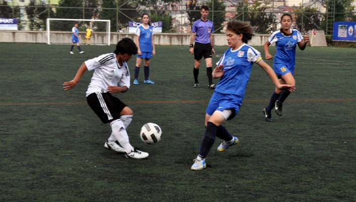 Kız Futbol Takımımız Finalde Kız Futbol Takımımız Finalde
