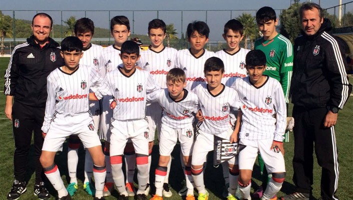 U-13 Takımımız, Selçuk Efes Cup’ta 3. Oldu U-13 Takımımız, Selçuk Efes Cup’ta 3. Oldu