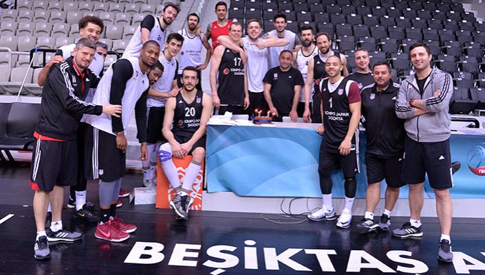 Michael Roll'un Doğum Günü Kutlandı Michael Roll'un Doğum Günü Kutlandı