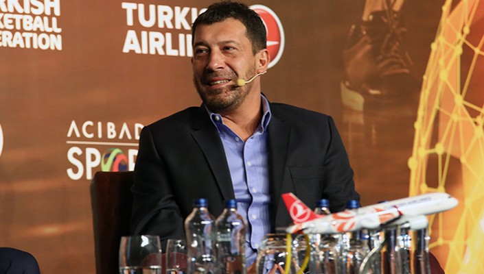 Ufuk Sarıca Uluslararası Basketbol Bilimleri Sempozyumu'nda Konuştu Ufuk Sarıca Uluslararası Basketbol Bilimleri Sempozyumu'nda Konuştu