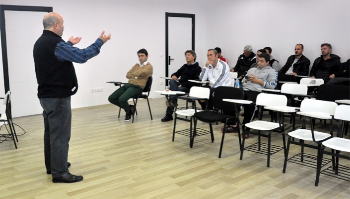 Futbol Altyapı Takımlarımızın Antrenörleri Seminere Katıldı Futbol Altyapı Takımlarımızın Antrenörleri Seminere Katıldı