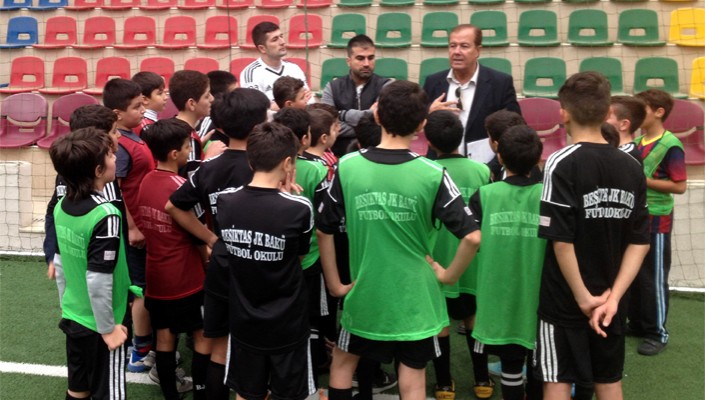 Ufuk Pak'tan Bakü Futbol Okulumuza Ziyaret Ufuk Pak'tan Bakü Futbol Okulumuza Ziyaret