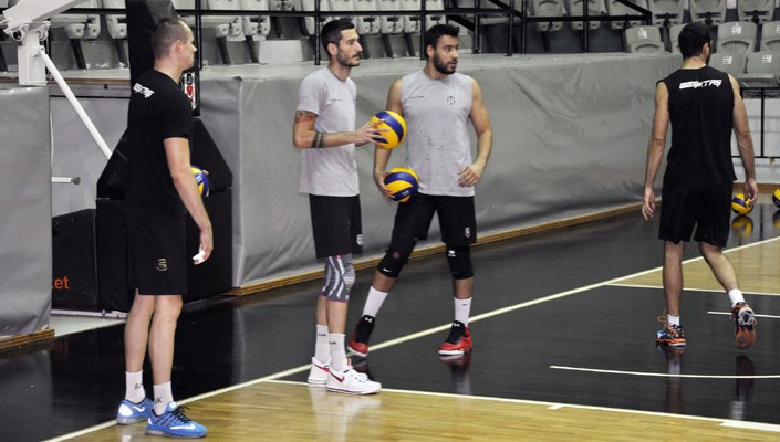 Erkek Voleybol Takımımızda Yeni Sezon Hazırlıkları Sürüyor Erkek Voleybol Takımımızda Yeni Sezon Hazırlıkları Sürüyor