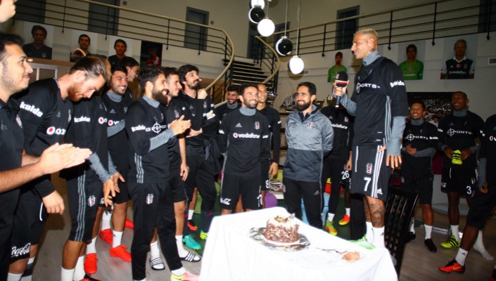 Ricardo Quaresma’nın Doğum Günü Kutlandı Ricardo Quaresma’nın Doğum Günü Kutlandı