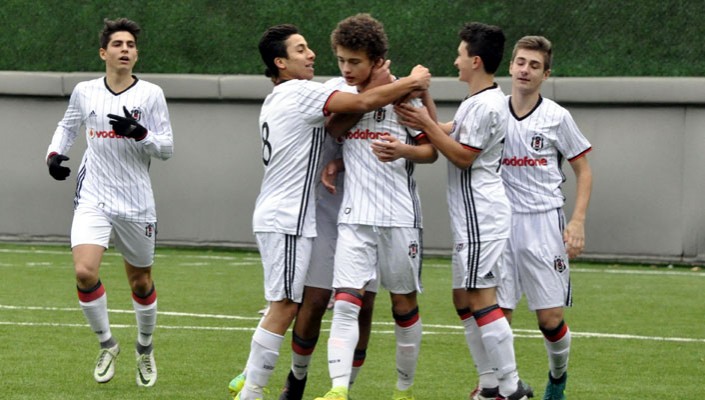 Beşiktaş:3 Pendikspor:3 (U-15) Beşiktaş:3 Pendikspor:3 (U-15)