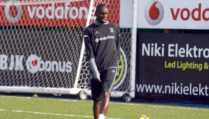 Demba Ba İstanbul’a Geldi ve Bireysel Çalışmalara Başladı Demba Ba İstanbul’a Geldi ve Bireysel Çalışmalara Başladı