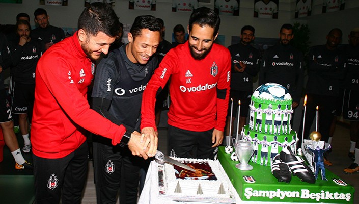 Adriano Correia’nın Doğum Günü Kutlandı Adriano Correia’nın Doğum Günü Kutlandı