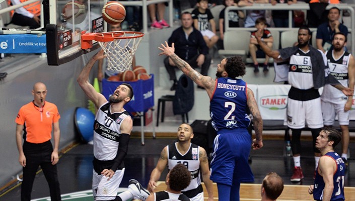 Beşiktaş Sompo Japan:74 Anadolu Efes:72 Beşiktaş Sompo Japan:74 Anadolu Efes:72