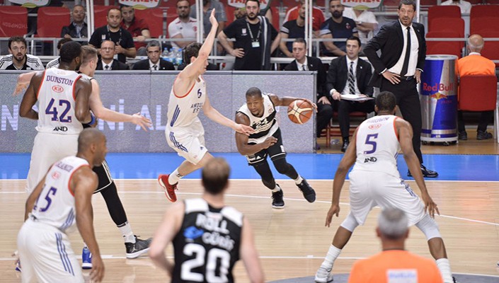 Anadolu Efes:66 Beşiktaş Sompo Japan:65 Anadolu Efes:66 Beşiktaş Sompo Japan:65