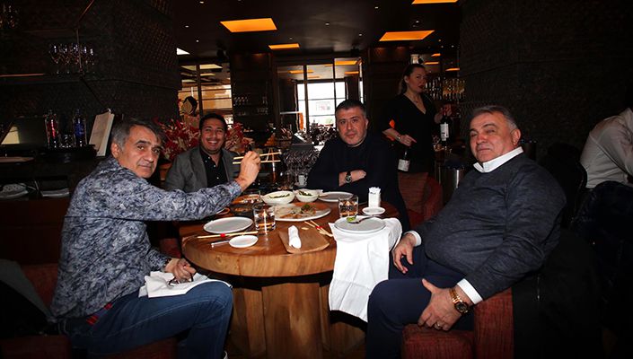 Ahmet Kavalcı’dan Futbol Takımımıza Yemek Ahmet Kavalcı’dan Futbol Takımımıza Yemek