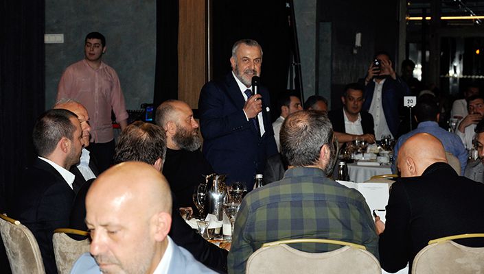 Ahmet Ürkmezgil’den İftar Daveti Ahmet Ürkmezgil’den İftar Daveti