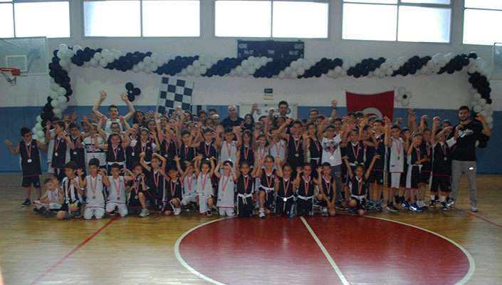Afyonkarahisar Basketbol Okulumuzda Kış Kapanış Töreni Yapıldı Afyonkarahisar Basketbol Okulumuzda Kış Kapanış Töreni Yapıldı