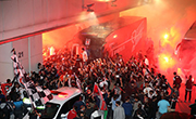 Champions Beşiktaş greeted by jubilant fans on arrival from Gaziantep City