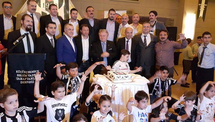 Ahmet Ürkmezgil ve Av. Yalçın Karadeniz, Küçükçekmece Beşiktaşlı Taraftarlar Derneği’nin Şampiyonluk Balosuna Katıldı Ahmet Ürkmezgil ve Av. Yalçın Karadeniz, Küçükçekmece Beşiktaşlı Taraftarlar Derneği’nin Şampiyonluk Balosuna Katıldı