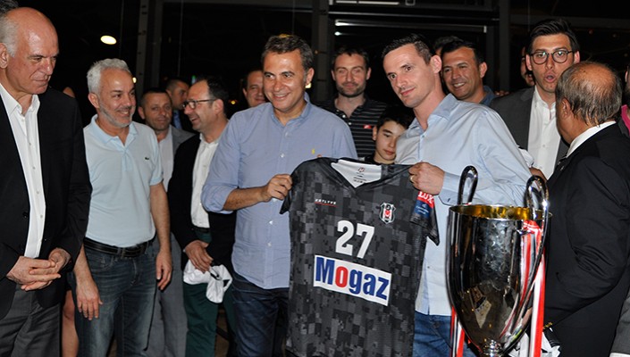 Başkanımız Fikret Orman, Beşiktaş Mogaz’ın Şampiyonluk Kutlamasına Katıldı Başkanımız Fikret Orman, Beşiktaş Mogaz’ın Şampiyonluk Kutlamasına Katıldı