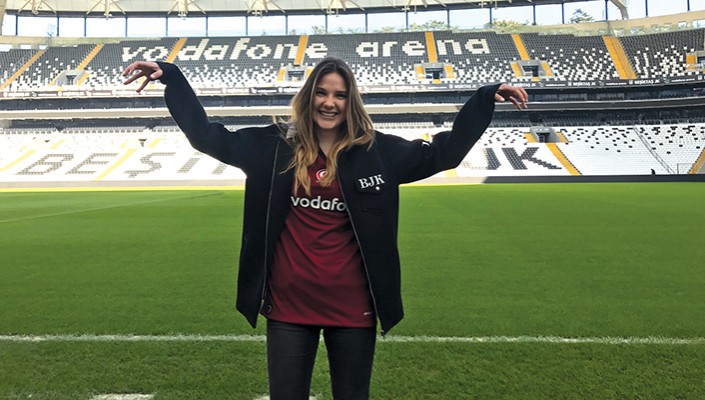 Alemin gözü yaşlı Alina Boz Beşiktaşlı! Alemin gözü yaşlı Alina Boz Beşiktaşlı!