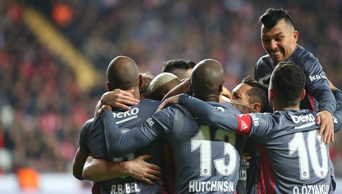 Gary Medel: ‘Sonuna kadar savaşacağız’ Gary Medel: ‘Sonuna kadar savaşacağız’