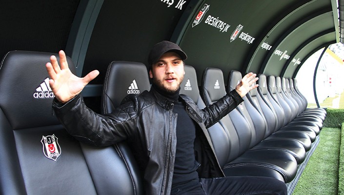Aras Bulut İynemli: “Kara Kartal yendikçe sevgimiz, kaybettikçe sadakatimiz artıyor” Aras Bulut İynemli: “Kara Kartal yendikçe sevgimiz, kaybettikçe sadakatimiz artıyor”