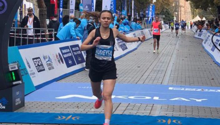 Atletizm Takımımızın Sporcusu Rümeysa Coşkun 44. İstanbul Maratonu’nda Birinci Oldu Atletizm Takımımızın Sporcusu Rümeysa Coşkun 44. İstanbul Maratonu’nda Birinci Oldu