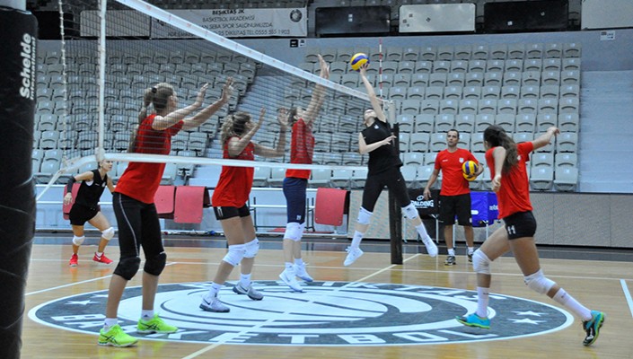 Kadın Voleybol Takımımız Yeni Sezona Hazırlanıyor Kadın Voleybol Takımımız Yeni Sezona Hazırlanıyor