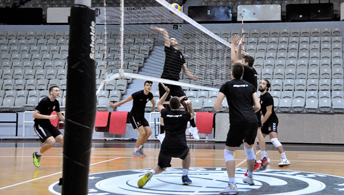 Erkek Voleybol Takımımız Yeni Sezon Hazırlıklarını Sürdürüyor Erkek Voleybol Takımımız Yeni Sezon Hazırlıklarını Sürdürüyor