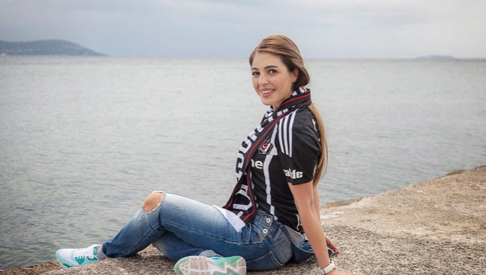 Ayşen Batıgün: “Benim için hayat Siyah–Beyaz’dır” Ayşen Batıgün: “Benim için hayat Siyah–Beyaz’dır”