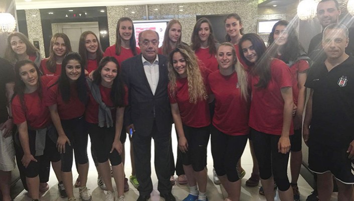 Erdal Karacan’dan Genç Kız Voleybol Takımımıza Ziyaret Erdal Karacan’dan Genç Kız Voleybol Takımımıza Ziyaret
