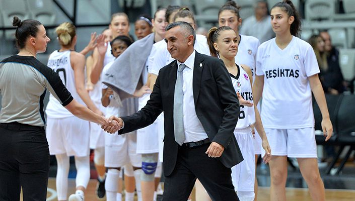 Aziz Akkaya: “Güzel ve doğru basketbol oynadığmızı düşünüyorum” Aziz Akkaya: “Güzel ve doğru basketbol oynadığmızı düşünüyorum”