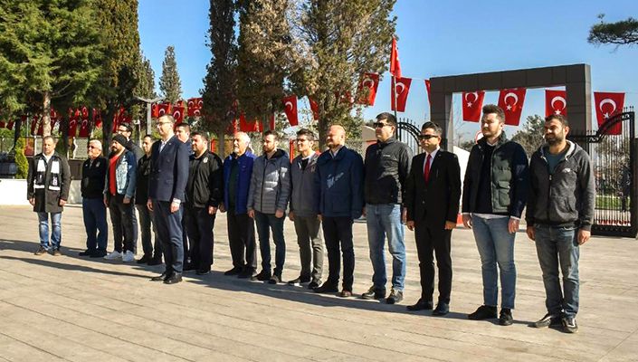 Balıkesir Beşiktaşlılar Derneği Üyeleri Çanakkale Şehitlerini Andı Balıkesir Beşiktaşlılar Derneği Üyeleri Çanakkale Şehitlerini Andı