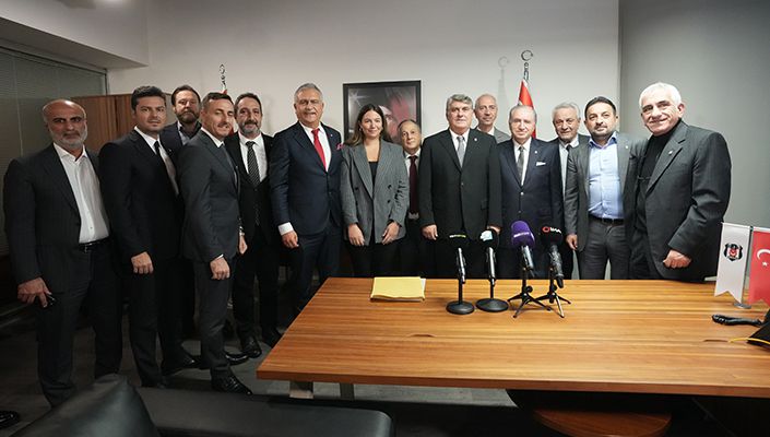Başkan Adayı Serdal Adalı, Yönetim Kurulu Aday Listesini Takdim Etti Başkan Adayı Serdal Adalı, Yönetim Kurulu Aday Listesini Takdim Etti
