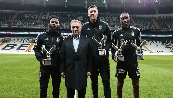 Başkanımız Ahmet Nur Çebi, FIFA Dünya Kupası’nda Forma Giyen Futbolcularımızla Buluştu Başkanımız Ahmet Nur Çebi, FIFA Dünya Kupası’nda Forma Giyen Futbolcularımızla Buluştu
