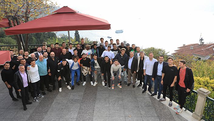 Başkanımız Ahmet Nur Çebi, Futbol A Takımımızla Birlik Beraberlik Yemeğinde Buluştu Başkanımız Ahmet Nur Çebi, Futbol A Takımımızla Birlik Beraberlik Yemeğinde Buluştu