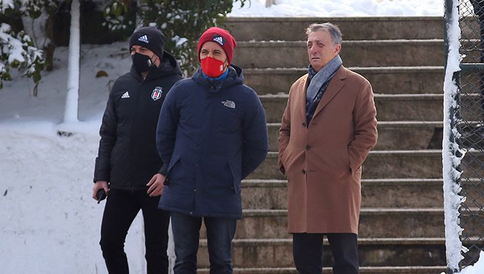 Başkanımız Ahmet Nur Çebi, Futbol Takımımızın Çalışmasını İzledi Başkanımız Ahmet Nur Çebi, Futbol Takımımızın Çalışmasını İzledi