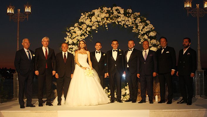 Başkanımız Ahmet Nur Çebi, Futbol Takımımızın Operasyon Sorumlusu Tuğkan Keçecioğlu’nun Düğün Törenine Katıldı Başkanımız Ahmet Nur Çebi, Futbol Takımımızın Operasyon Sorumlusu Tuğkan Keçecioğlu’nun Düğün Törenine Katıldı