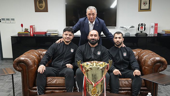 Başkanımız Ahmet Nur Çebi, Süper Lig’e Yükselen Güreş Takımımızla Bir Araya Geldi Başkanımız Ahmet Nur Çebi, Süper Lig’e Yükselen Güreş Takımımızla Bir Araya Geldi