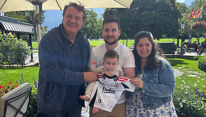 Başkanımız Hasan Arat ile Futbolcularımız, Minik Taraftarımızla Buluştu Başkanımız Hasan Arat ile Futbolcularımız, Minik Taraftarımızla Buluştu