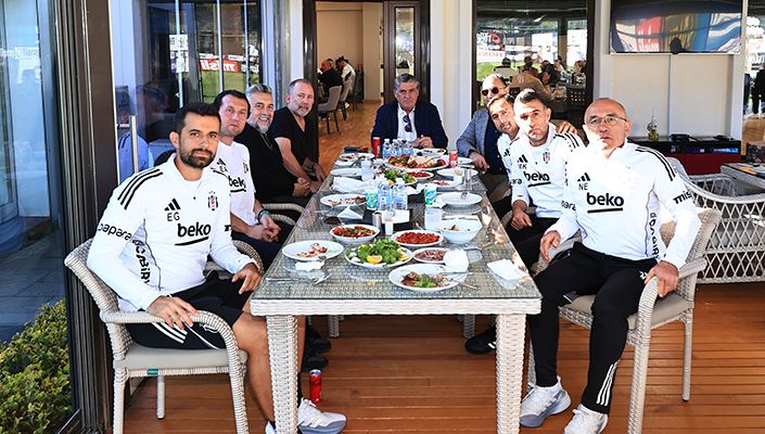 Başkanımız Serdal Adalı, Futbol A Takımımızla Derbi Öncesi Moral Yemeğinde Buluştu Başkanımız Serdal Adalı, Futbol A Takımımızla Derbi Öncesi Moral Yemeğinde Buluştu