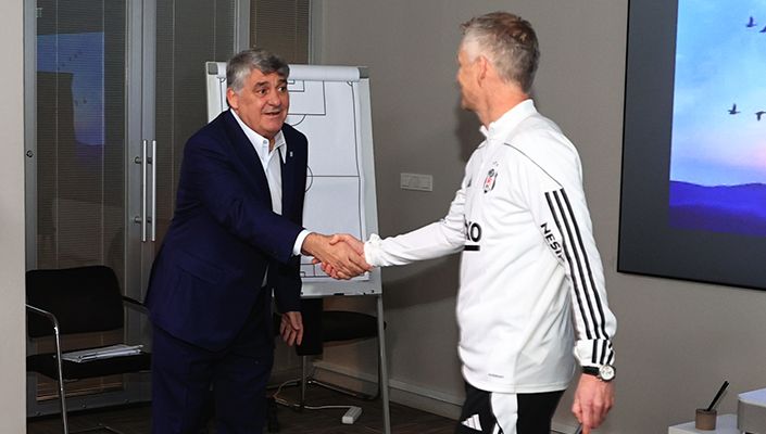 Başkanımız Serdal Adalı ile Teknik Direktörümüz Ole Gunnar Solskjaer, Takımımızla Toplantı Yaptı Başkanımız Serdal Adalı ile Teknik Direktörümüz Ole Gunnar Solskjaer, Takımımızla Toplantı Yaptı
