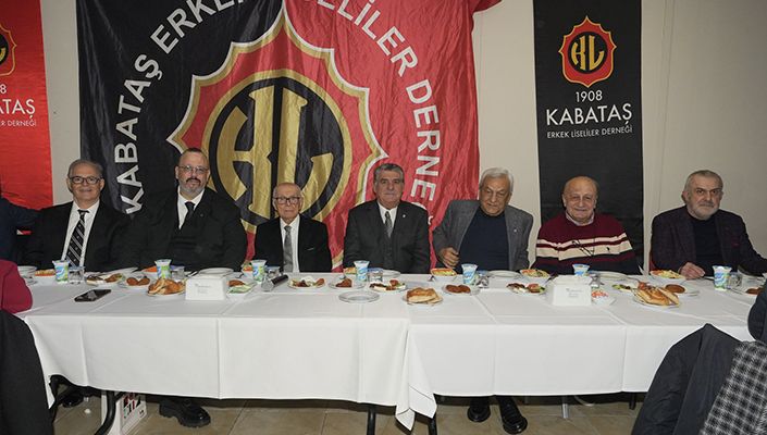 Başkanımız Serdal Adalı, Kabataş Erkek Liseliler Derneği’nin İftar Davetine Katıldı Başkanımız Serdal Adalı, Kabataş Erkek Liseliler Derneği’nin İftar Davetine Katıldı