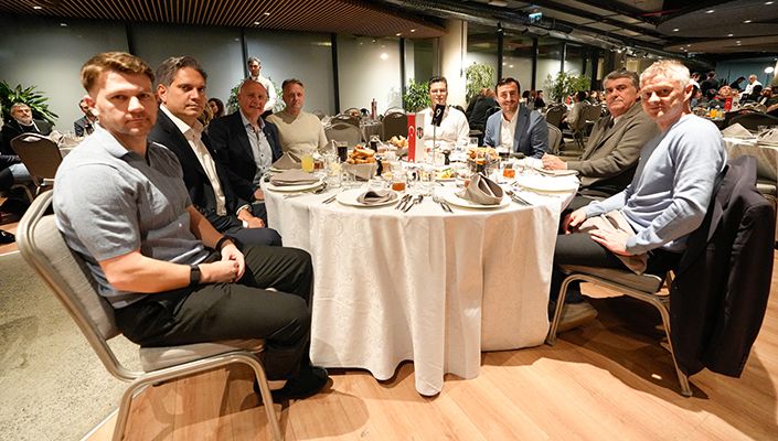 Başkanımız Serdal Adalı, Kulüp Personelimizle İftarda Buluştu Başkanımız Serdal Adalı, Kulüp Personelimizle İftarda Buluştu