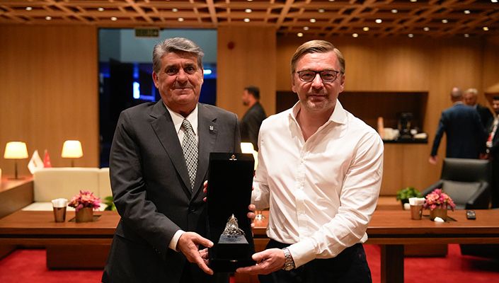 Başkanımız Serdal Adalı, UEFA ve Shakhtar Donetsk Heyetleriyle Buluştu Başkanımız Serdal Adalı, UEFA ve Shakhtar Donetsk Heyetleriyle Buluştu