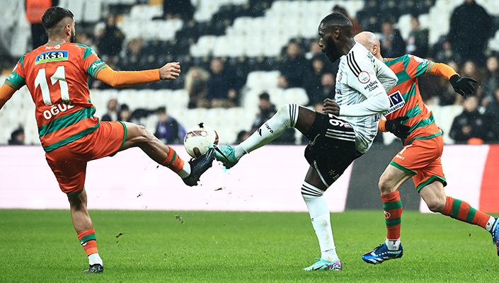 Beşiktaş:1 Corendon Alanyaspor:3 Beşiktaş:1 Corendon Alanyaspor:3