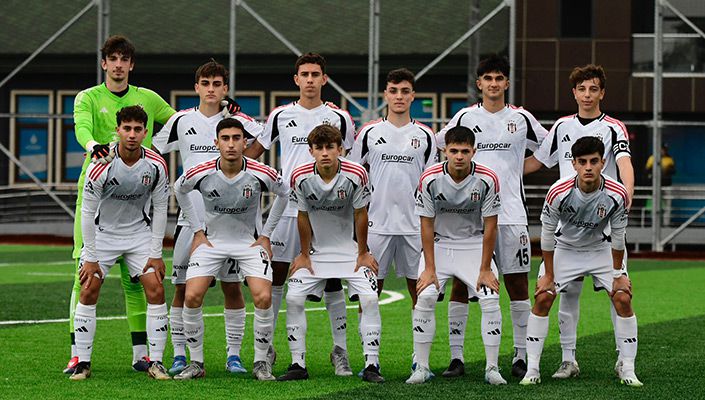Beşiktaş:1 Manisa Futbol Kulübü:4 (U-17) Beşiktaş:1 Manisa Futbol Kulübü:4 (U-17)