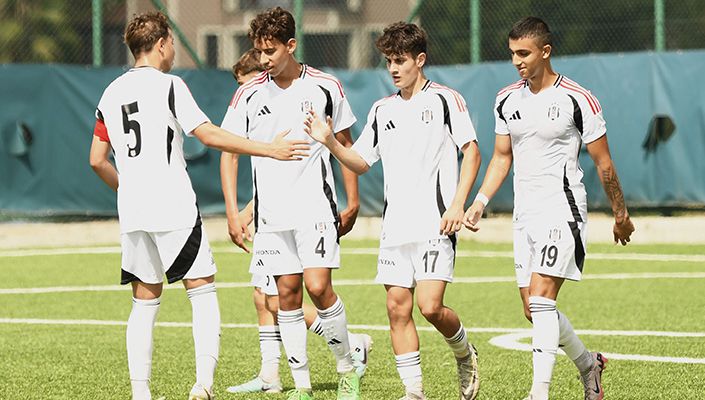 Beşiktaş:4 Kasımpaşa:2 (U-17 Hazırlık Maçı) Beşiktaş:4 Kasımpaşa:2 (U-17 Hazırlık Maçı)