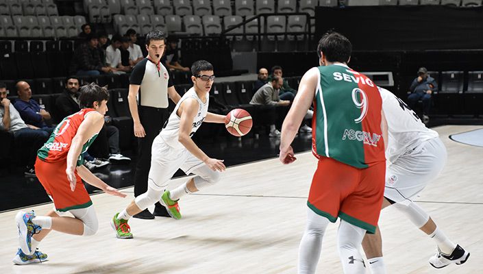 Beşiktaş:68 Pınar Karşıyaka:70 (Erkek Basketbol Gençler Ligi) Beşiktaş:68 Pınar Karşıyaka:70 (Erkek Basketbol Gençler Ligi)