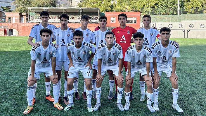 Beşiktaş Artaş:2 Eyüpspor:0 (U-16 Hazırlık Maçı) Beşiktaş Artaş:2 Eyüpspor:0 (U-16 Hazırlık Maçı)